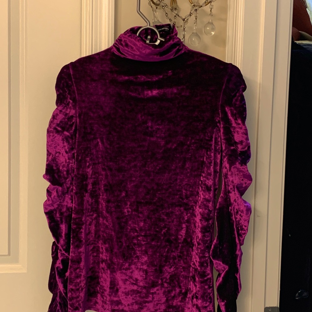 Natori velvet top with ruching
